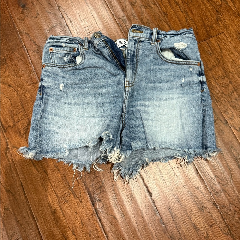 Daze Boutique Brand Distressed Denim Shorts size 28